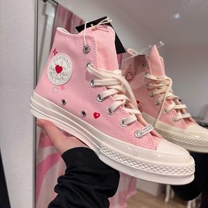 Pink Valentine's Day converse 2024